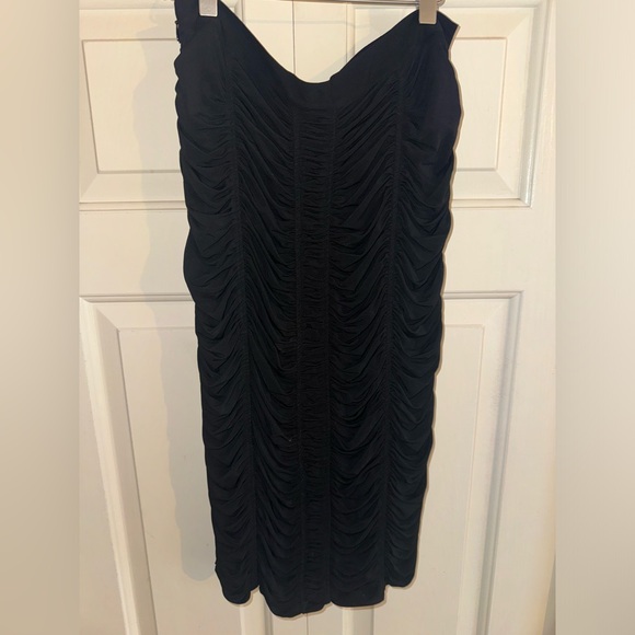 Elegant Black Silk Ruched  Burberry Skirt - Picture 2 of 4